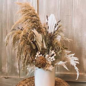 Festive Flowers: Cream Dream Pot