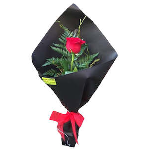 valentines: Single Red Rose bouquet