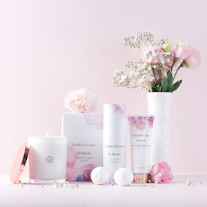 Plants: Gift Set Candle, Hand Cream, Bath Bomb Bundle