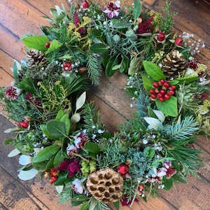 Chirstmas: Foliage Wreaths long lasting.