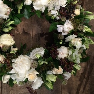 Products: Christmas Wreath with Floral