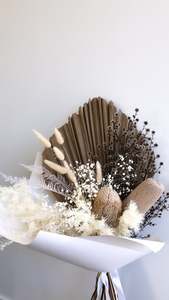 Dried Arrangements: Dried bouquet