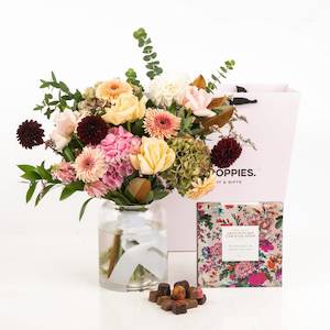 Pretty Flowers & Chocolate Set