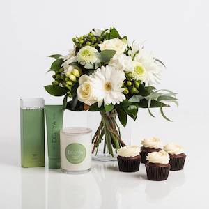 Gifts Combo Flower Gifts: Vanilla Dream Deluxe Gift Set