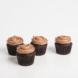 Cupcakes And Cakes: Petal Rich Chocolate Cupcakes