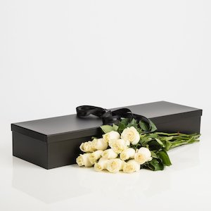 Occasion Romantic: Boxed White Roses
