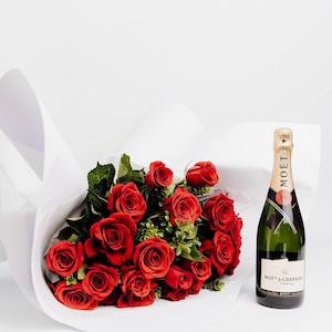 Moet Lovers Gift