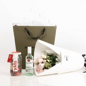 Alcohol Gifts: Blush & Bacardi Gift Set