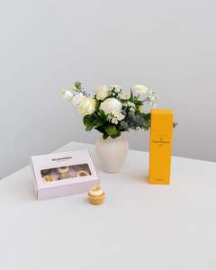 Classic Posy Champagne & Cupcakes Gift