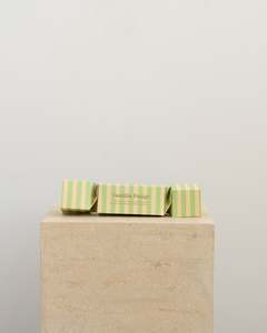 Cupcakes And Cakes: Vanilla Bean Fudge Christmas Cracker Mini
