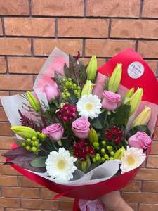 Products: - Graduation special flowers bunch