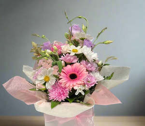 Products: Flower arrangement in posies box