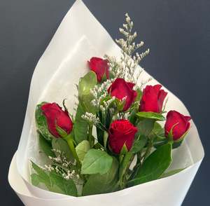 6 Red roses bouquet, a stunning gift