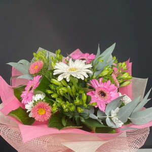 Products: Round arrangement in medium vox box