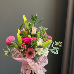 A Vase Pot box with premium mash wrap