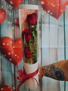 Valentines Collection: Valentines three roses