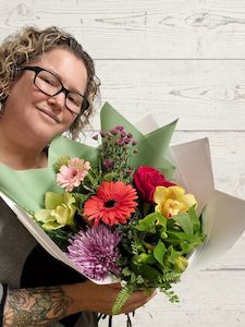 Large seasonal posy - Choose your colour.