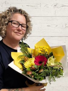 Small seasonal posy - Choose your colour.