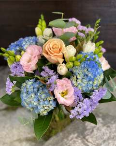 Bouquets Bunches: Pastel Poised Posy