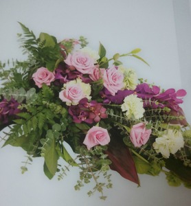 Products: FUNERAL SPRAY – Flowers in the City