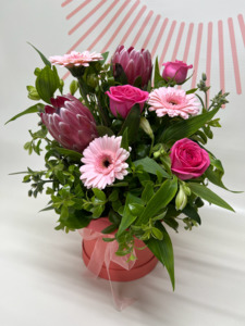 Arrangements: Pink and Blush Hat box (Florist Choice)