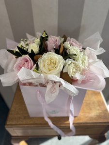 Products: Pink and White Rose Bouquet with Same-Day Delivery - Auckland - Flowers that Wow- Florist - South Auckland Delivery