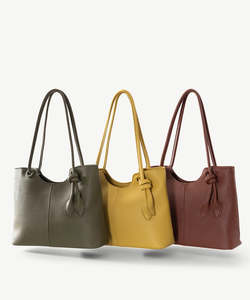 Accessories: Sassy Duck Cherie shoulder bag Olive