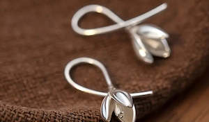 Flying Saucers s/silver bud flower Earrings
