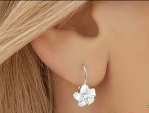 Jewellery: Flying Saucers s/silver flower Earrings