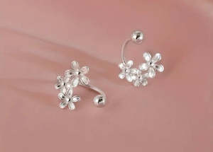 Jewellery: Flying Saucers flower s/ s earrings