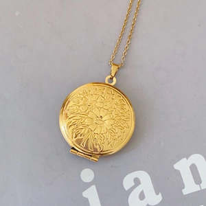 Flying Saucers flower locket gold