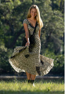 Fashion: Izzy Rosa dress