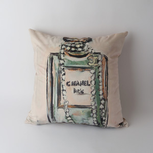 Le Forge: Le Forge Art Cushion Velvet - Chanel/Pearls