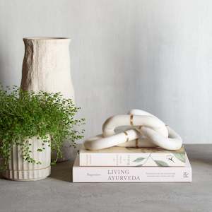 Marble Marble Onyx: Marble Chain Sculpture | White