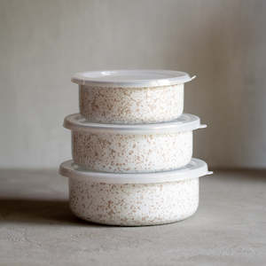 Platters Serveware: Enamel Bowls With Lid | Set of 3 - Taupe Splatter