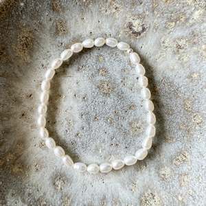 Various Jewellery Accessories: Natural Freshwater Pearl Bracelet