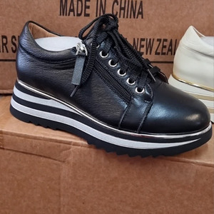 Alfie & Evie Hosting Womens Leather Shoe Platform Black Silver
