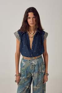 Maison Hotel Karina Shirt