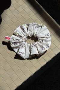 Found Secret Santa: Annie - Scrunchie - Vintage Floral