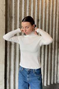 Annie - Suki High Neck - White