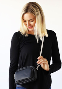 Archer House 1: 3 ZIP POCKET CROSS BODY BAG - Black