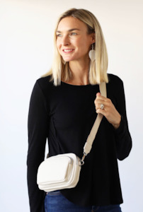 Archer House 1: 3 ZIPNPOCKET CROSS BODY BAG