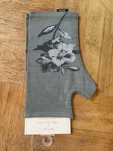 Foxy Home: MERINO PRINTED GLOVELETS - Grey Marl with Grey Flower