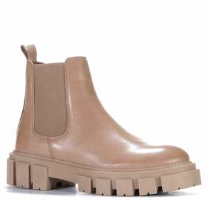 Womens Boots: EOS Fea