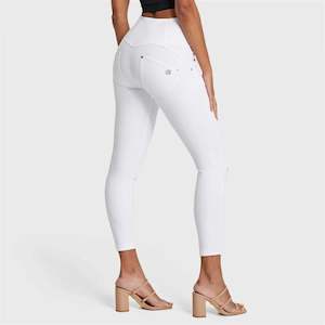 WRUP SNUG Distressed Jeans - High Waisted - 7/8 Length - White
