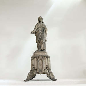 Statue of the Sacred Heart of Jesus