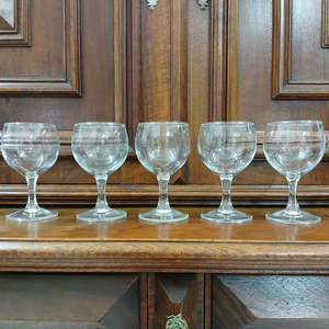 Decor: The Classic Wine Glass