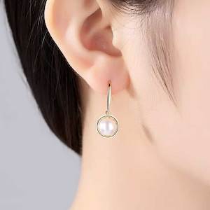 French Hook: 18K Gold Dangle Pearl Earrings "Giselle" (White)
