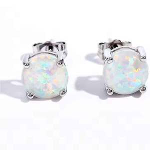 Opals: Silver Opal Stud Earrings "Jupana" (White)