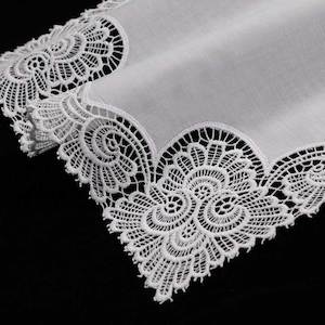 Lace wedding handkerchief in 100% cotton "Loralee"